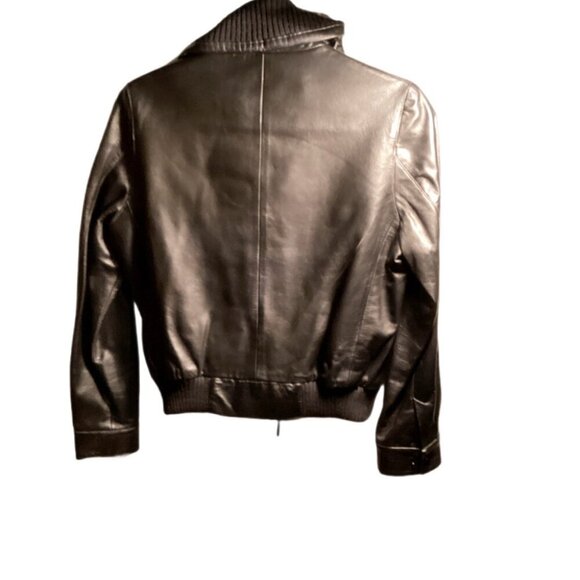 Holt Renfrew Sleek Black Cropped Pockets Leather Jacket with Timeless Appeal S - Picture 3 of 5